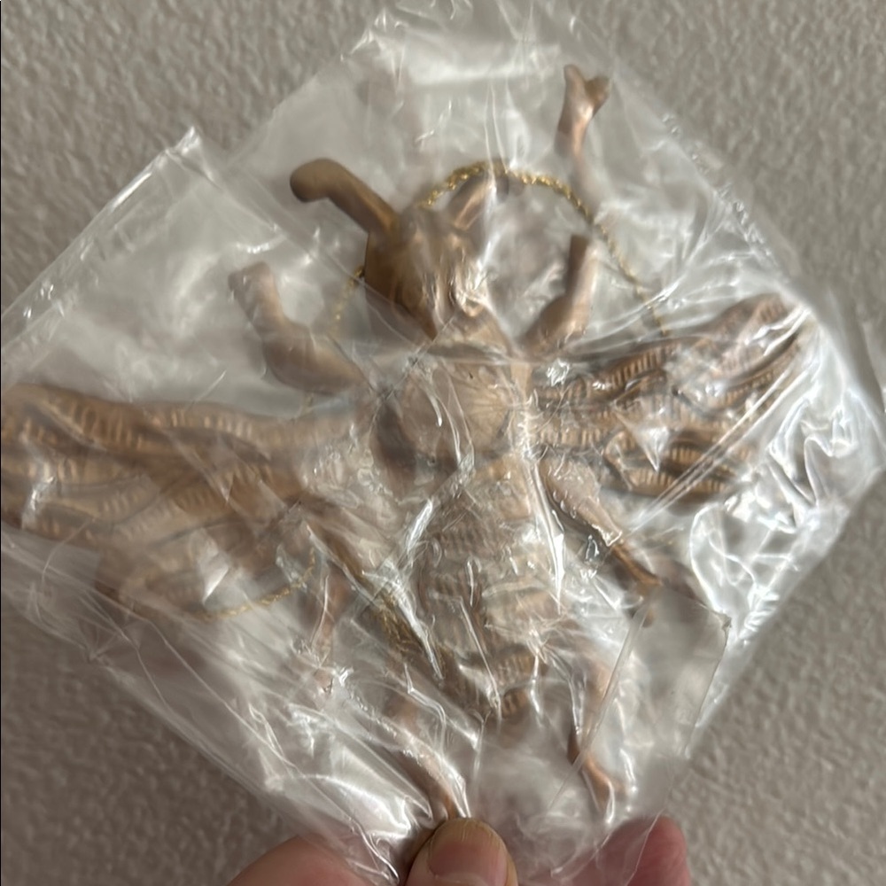 Gilded Bee 🐝 Holiday Ornaments set of 2 - Picture 6 of 8